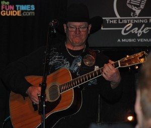 Tracy Lawrence at the first Stories Behind The Songs show at The Listening Room Cafe in Nashville, Tennessee. photo by Lynnette at TheFunTimesGuide.com tracy-lawrence-listening-room-cafe