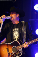 john-rich-hosting-gone-country-2.jpg