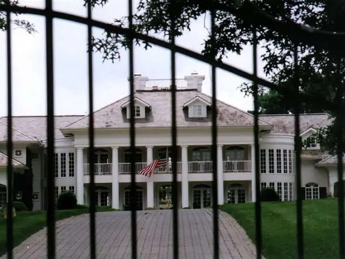 Alan Jackson's house in Franklin, TN - as viewed from the gate outside his home. 