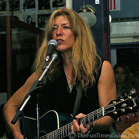 Ashley Cleveland rockin' the house at the Bluebird Cafe.