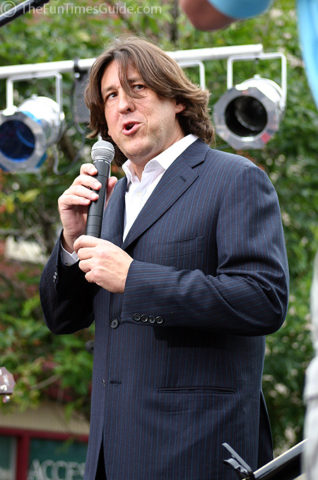 Cameron Crowe on stage announcing today's musical guests.