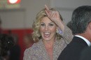 Faith Hill waving to the crowd filled with her fans.