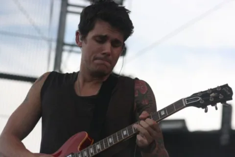 John Mayer really gets into the songs he's performing! 