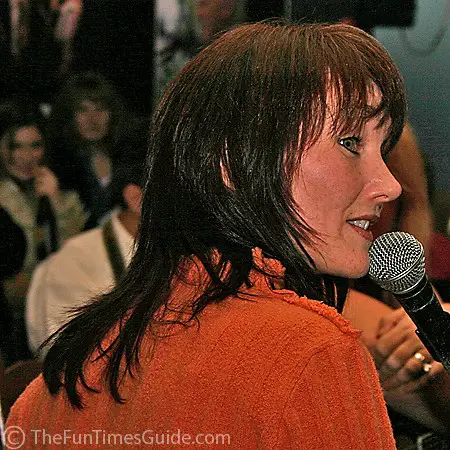 Up close and personal with Lari White at the Bluebird.