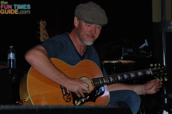 shawn-mullins-tuning-guitar