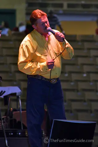 Williamson County Sheriff Ricky Headley -- the singing sheriff.