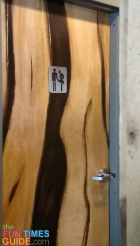 smokin-thighs-restroom-sign