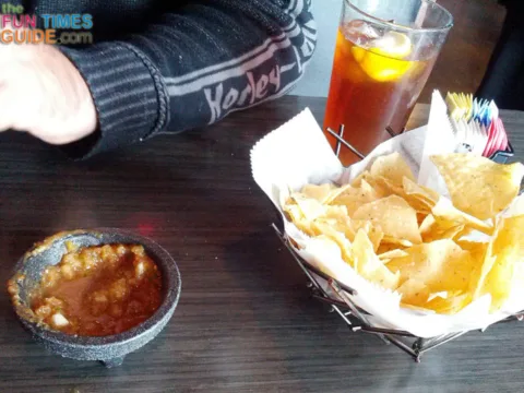 sopapillas-chips-and-salsa