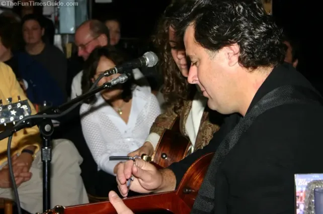 Amy Grant was on the schedule to be at the Bluebird Cafe on this night. Vince Gill showed up as her "special guest".